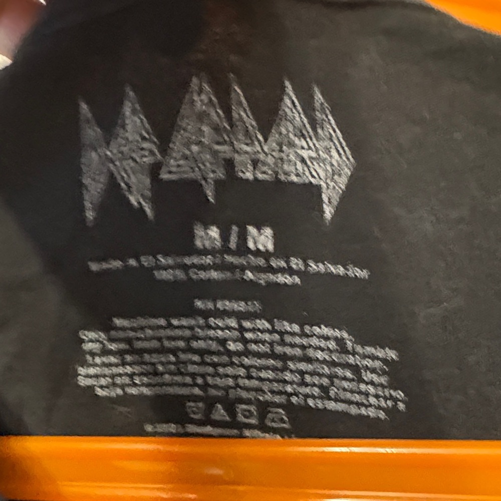 Def Leppard Black Graphic Tee - Picture 3 of 3